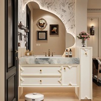 Kabinet Kamar Mandi Modern Mewah dengan Wastafel Terpasang di Dinding, Terbuat dari Batu Sinter, Dilengkapi Cermin dan Kabinet Samping