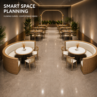 Banquette Courbe avec Structure en Rotin et Coussin Crème, Table Ronde en Marbre avec Piétement Anthracite, Chaises et Tables pour Restaurant et Café