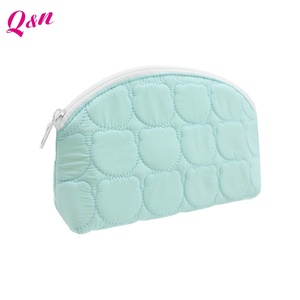 Trousse de maquillage matelassée souple pour femmes, trousse de toilette matelassée de grande capacité - Product Image 1