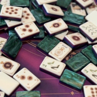 Ensemble de tuiles de mahjong de luxe parisien, 160 tuiles de mahjong américaines avec dos marbré vert, options de supports, de poussoirs et de tapis