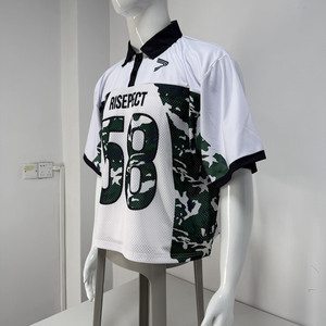 เสื้อเจอร์ซีย์อเมริกันฟุตบอลสไตล์คอปกโปโลลายพรางแบบเรโทร พร้อมดีไซน์สำหรับการพิมพ์แบบ Sublimation และแผ่นระบายความชื้นสำหรับสวมใส่ข้างสนาม - Product Image 4