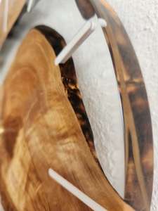 Reloj de Pared Moderno de Resina y Madera, Artesanía en Resina, Duradero, Hecho a Mano, Elegante, Funcional y Estilizado, Ideal para la Sala de Estar - Product Image 5