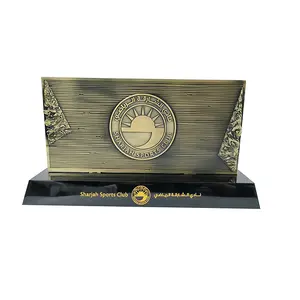 Trophée de plaque de prix de club en métal de sport des EAU d'or et de ruban vieilli personnalisé