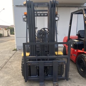 Used Komatsu Diesel <b>Forklift</b> 3 Ton FD30/5 Ton FD100 4WD Solid Tire Rough Terrain Two Stage Mast - Product Image 3