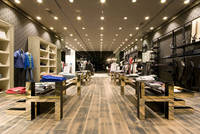 Équipement de boutique de mode, présentoirs de vêtements, tables pour petites boutiques de détail