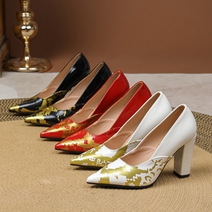 Los Nuevos Zapatos y Tacones Altos para Mujer en 2026 Son Modernos, Elegantes, Sencillos y Minimalistas, con Combinaciones de Colores con Patrón de Serpiente - Product Image 1