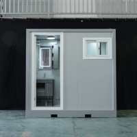 Unité de toilettes mobiles modernes en conteneur avec panneaux sandwich préfabriqués pour les chantiers de construction et les projets industriels