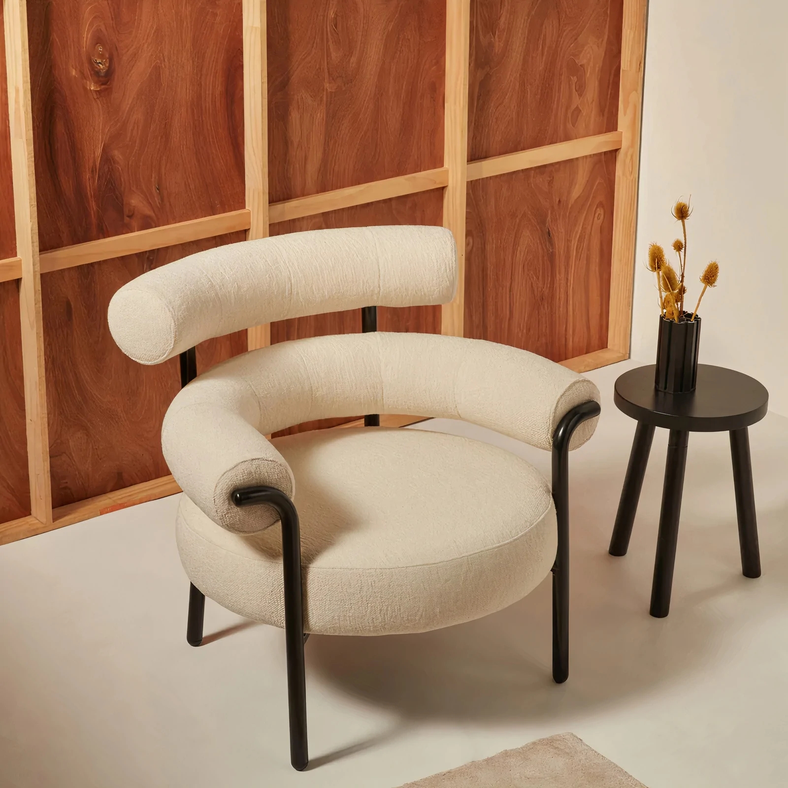 Modern Style Metal Frame Base Fabric Cover Upholstered High Density Foam Accent Living Room Leisure Chair