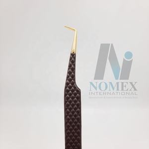 Pince à cils volume de 90 degrés plaqué or avec logo personnalisé en acier inoxydable solide enrobé de chocolat en poudre pour les soins personnels - Product Image 2