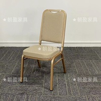 Chaise de banquet empilable standard avec poignée, facile à déplacer pour les entreprises de location de mariages, les expositions et les événements temporaires