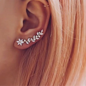Orecchini a Gancio con Fiori per Donne, Gioielli per Orecchie Scintillanti con Pendenti Floreali alla Moda - Product Image 3