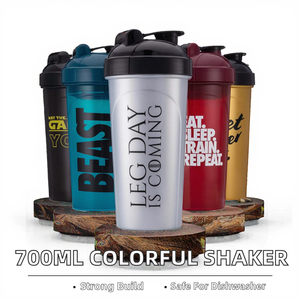 Bouteille d'eau de sport en plastique colorée pour la salle de sport, la remise en forme, sans BPA, écologique, lavable au lave-vaisselle, à boire directement, 700 ml - Product Image 2