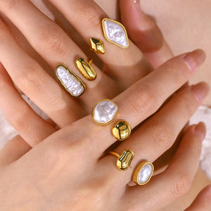 Anillo de Oro con Perla Barroca NUEVO, Anillo Abierto Ajustable de Acero Inoxidable, Joyería Minimalista Hipoalergénica para Mujer, Venta al por Mayor - Product Image 1