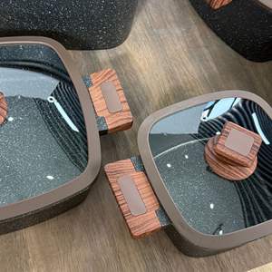 Новейший современный дизайн: наборы кухонных кастрюль из литого алюминия с квадратным мраморным гранитным покрытием, антипригарные, экологически чистые, металлические. - Product Image 4