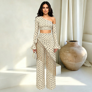 Conjunto de Dos Piezas para Mujer con Estampado de Lunares, Top con Hombros Descubiertos y Mangas Anchas, Pantalones Anchos con Flecos, Atuendo a la Moda para Damas - Product Image 4