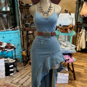 Gaun Denim Wanita Seksi Tanpa Tali Asimetris dengan Ruffle di Satu Sisi - Product Image 3