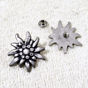 Crochets décoratifs Edelweiss double face écologiques pour Dirndl avec rivets TT-8435 - Product Image 1