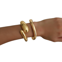 2Pcs Bracelet en or plaqué or 14K Bracelets à manchettes larges Trendy Minimalist Open Hingted Irregular Stack Bracelet Bijoux Cadeaux
