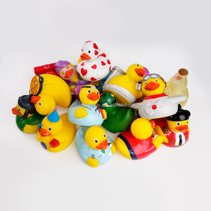 Canards en caoutchouc <span class=keywords><strong>sirène</strong></span> personnalisés de 3 pouces, course de canards en caoutchouc, lot en vrac, Saint-Valentin, jaune jeep, fabricant, jouets flottants en PVC, jouets de bain en vinyle - Product Image 6