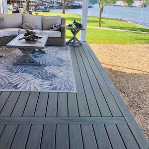 Parquet <span class=keywords><strong>extérieur</strong></span> contemporain pour parcs et gymnases, étanche, ignifuge, antidérapant, écologique, en composite <span class=keywords><strong>bois</strong></span>-plastique co-extrudé 3D à emboîtement carré - Product Image 1