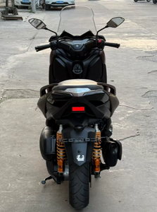 Yamaha XMAX <span class=keywords><strong>300</strong></span> - Design Elegante, Motore Monocilindrico da 292cc, Ideale per Spostamenti Urbani e Lunghi Percorsi - Product Image 3