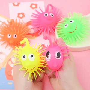 Pelota de peluche luminosa con forma de erizo, juguete antiestrés de plástico para niños de 2 a 4 años, unisex - Product Image 2