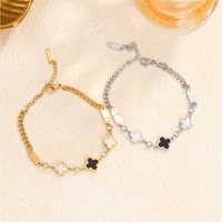Pulsera Elegante con Dijes de Flores en Aleación Chapada en Oro de 18K y Cadena de Zirconia con Conchas Blancas para Mujer, Ideal para Regalo