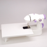 Machine à coudre électrique portable mini neuve pour la maison, alimentation manuelle, point rapide, utilisation facile, kit de couture 44 pièces