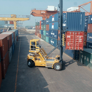 Heavy Duty XCH907K 9 Ton Gestor de contenedores vacíos Apilador de alcance móvil para uso en puertos y almacenes - Product Image 5