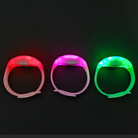 Bracelet LED à télécommande, tailles réglables programmées, bracelet LED à contrôle musical, couleur RVB, bracelet LED de fête