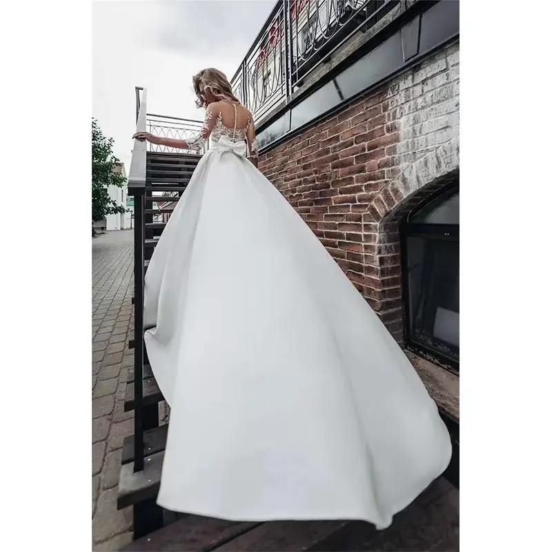 Chic A-line Elegance: Vestido de novia moderno con escote en V profundo con medias mangas y encaje de tul romántico en estilo de moda