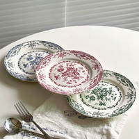 Assiette de table en céramique Rose Française en gros, motif floral classique, finition émaillée, idéale pour les salades italiennes, les desserts, la maison, les cafés et la restauration