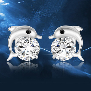 Orecchini a perno con delfino carino per donna, stile europeo, lucidi, piccoli accessori per l'orecchio, regalo per feste e uso quotidiano - Product Image 2