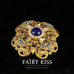 Une <span class=keywords><strong>broche</strong></span> de style courtoisie, en <span class=keywords><strong>lapis</strong></span>-<span class=keywords><strong>lazuli</strong></span>, exquisément sculptée, avec diamants complexes et un artisanat rétro et lourd. - Product Image 4