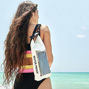 Sac étanche flottant à enroulement portable de 2 L, pochette étanche pour téléphone avec écran tactile pour les voyages, le camping, le surf, la natation, la plongée, la dérive - Product Image 4