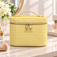Pochette de toilette en cuir PU gaufré crocodile avec logo personnalisé, grande capacité, fermeture éclair, organiseur de maquillage, trousse de toilette portable pour voyage