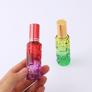 Échantillons gratuits Bouteille de parfum <span class=keywords><strong>en</strong></span> <span class=keywords><strong>verre</strong></span> coloré de 10ml <span class=keywords><strong>en</strong></span> forme de <span class=keywords><strong>gourde</strong></span> amère double couleur changement progressif bouteilles de pulvérisation - Product Image 6