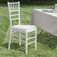 Chaise en plastique blanche Ustovian pour événements, hôtels, réceptions, banquets, mariages et repas en extérieur