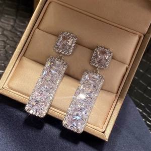 Pendientes de Oro Blanco con Cristales de Corte Esmeralda y Diamantes de Imitación, Diseño Geométrico con Engaste de Puntas, Joyería Clásica de Moda para Mujer - Product Image 4