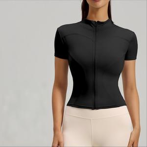 Haut de yoga pour femme à col montant et fermeture éclair intégrale, manches courtes, coupe ajustée, effet sculptant, taille plus, pour entraînement et sport - Product Image 1