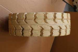 Neumáticos de carretilla elevadora sin marcar gris negro blanco de la mejor calidad 15X4.5-8 16X6-8 18X7-8 <span class=keywords><strong>21X8</strong></span>-<span class=keywords><strong>9</strong></span> neumáticos sólidos industriales - Product Image 2