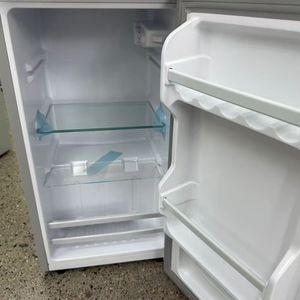 Réfrigérateur double porte 158L aspect acier inoxydable, congélateur supérieur, écoénergétique, idéal appartement, dortoir, bureau, faible niveau sonore - Product Image 4