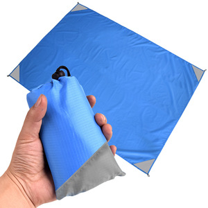 Praktische faltbare Picknickmatte, wasserdicht, feuchtigkeitsbeständig, für Outdoor-Camping, Strand, Rasen, kariertes Polyestertuch für Männer und Frauen - Product Image 5