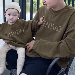 Nova Versão Coreana de Moletom para Meninos e Meninas, Conjuntos de Família para Primavera e Outono, Design de Gola com Letras Modernas e Manga Longa - Product Image 1