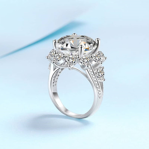 Anillo <span class=keywords><strong>de</strong></span> Compromiso <span class=keywords><strong>de</strong></span> Moissanita <span class=keywords><strong>de</strong></span> 10 Quilates para Mujer, Plata <span class=keywords><strong>de</strong></span> Ley 925, Color D, Anillo <span class=keywords><strong>de</strong></span> Moissanita con Forma <span class=keywords><strong>de</strong></span> Flor, con Certificado - Product Image 3