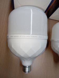 Bombilla LED Tipo T de 6 Vatios, Base E27 B22, AC110V-265V, T60, Plástico PP, 2700K-6500K, CRI80, SMD, Alto Brillo, Alto Lumen, para Uso en Almacenes - Product Image 4
