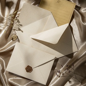 Elegante Busta Vintage in Lino Stampato, Piccola e Raffinata, con Sigillo in Ceralacca, Biglietto d'Auguri in Carta Goffrata per Compleanno o Souvenir - Product Image 2