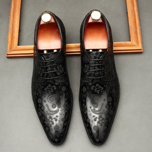 Zapatos de hombre de estilo popular y a la moda con un diseño único, que exudan un encanto masculino y audaz. Zapatos de cuero casuales de negocios para hombre. - Product Image 1