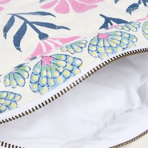 Bolsa de Maquillaje Portátil Ecológica de Lona Floral Acolchada Reutilizable con Cierre Personalizado para Organizar Cosméticos para Mujeres y Niñas Tallas S M L XL para Viaje - Product Image 4