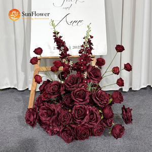 Composizione Floreale Artificiale Romantica di Rose Bordeaux per San Valentino, Matrimoni e Decorazioni - Product Image 1